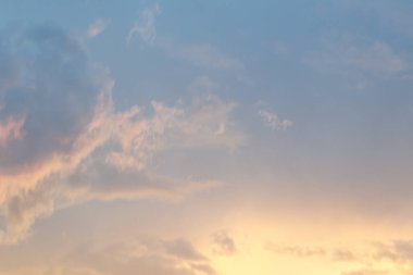 Daha fazla grafik çalışması için arkaplan olarak gün doğumu ve gün batımı.