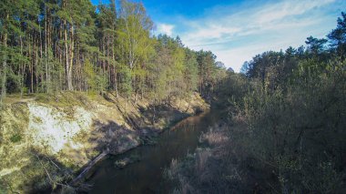 Vahşi nehir boyunca bir yürüyüş Grabia, Polonya