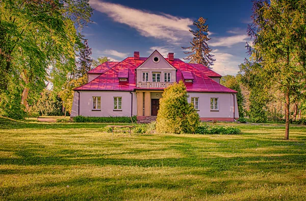Mansão Histórica Sedziejowice Polônia Cercada Por Antigo Parque — Fotografia de Stock