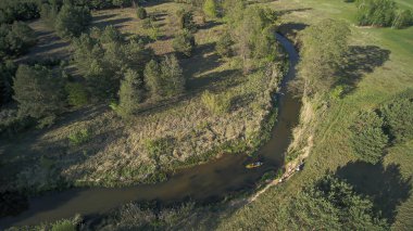 Orta Polonya 'da Grabia Nehri akıyor.