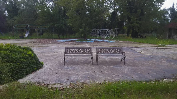 빈 공원 벤치 — 스톡 사진