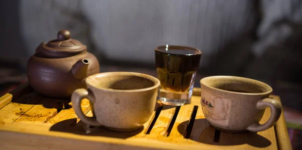 Tea drinking. Evening. Puer. Tea desk. Cups. — Stock Photo, Image