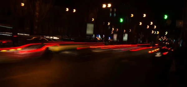 Araba farlar gece izleri. Freezelight. Gece Kiev. Kiev.