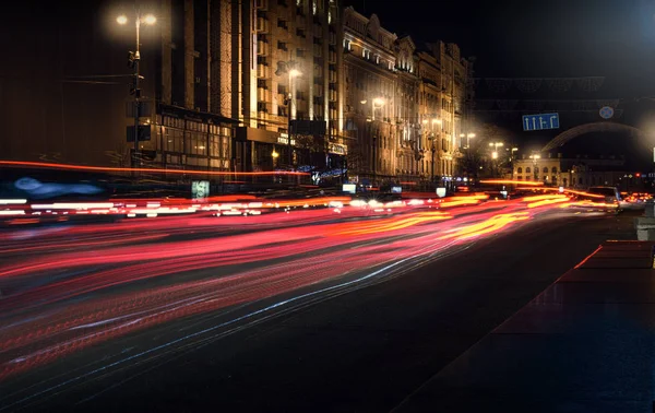Araba farlar gece izleri. Freezelight. Gece Kiev. Kiev.