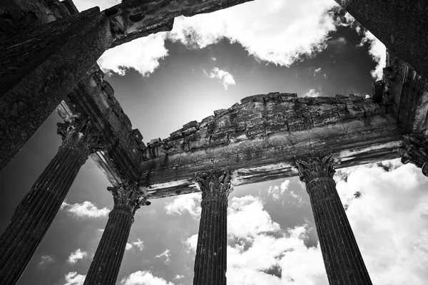 Na římský kapitol. Zničit. Tunisko, Dougga. — Stock fotografie