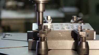 metal sıkıcı koordine