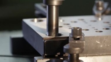 metal sıkıcı koordine