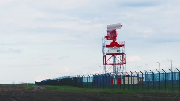 Letiště radar monitoruje vzdušný prostor — Stock video