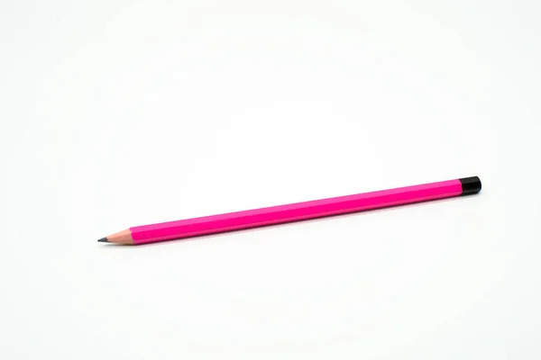Beyaz arkaplanda izole edilmiş pembe tahta kalem — Stok fotoğraf