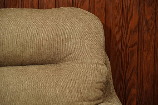 Żółta sofa z bliska. Zdjęcia wnętrz salonu meblowego — Zdjęcie stockowe