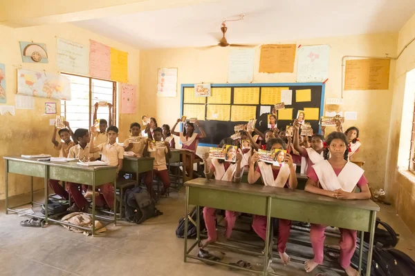 Editoryal belgesel görüntü. Okul çocukları