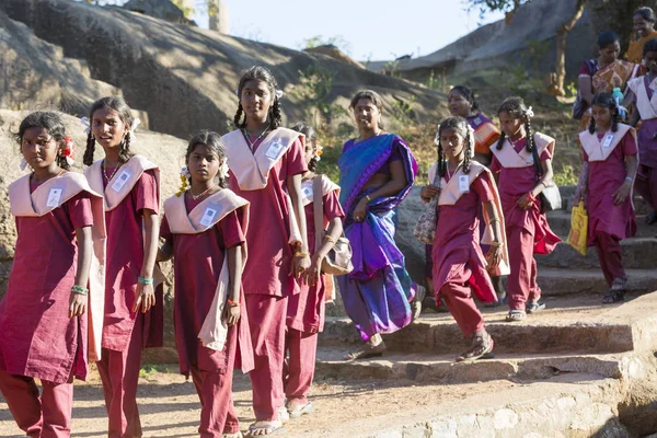 Editoryal belgesel görüntü. Okul çocukları