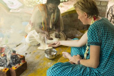 Editoryal belgesel görüntü. Puja Thila Homa Hindistan