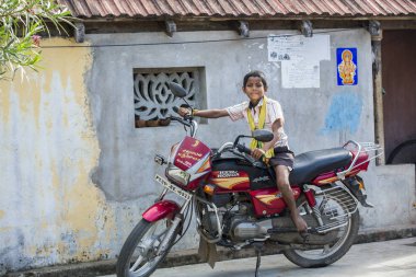 Editoryal açıklayıcı resim. Childs sokakta, Hindistan