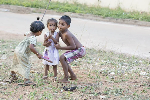 Redaktionelles Illustrationsbild. Kinder auf der Straße, Indien — Stockfoto
