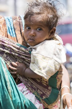 Editoryal açıklayıcı resim. Anne ile bebek, Hindistan