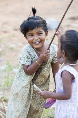 Editoryal açıklayıcı resim. Zavallı çocuk gülümseyen, Hindistan