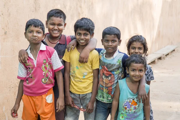 Image illustrative éditoriale. Pauvre enfant souriant, Inde — Photo