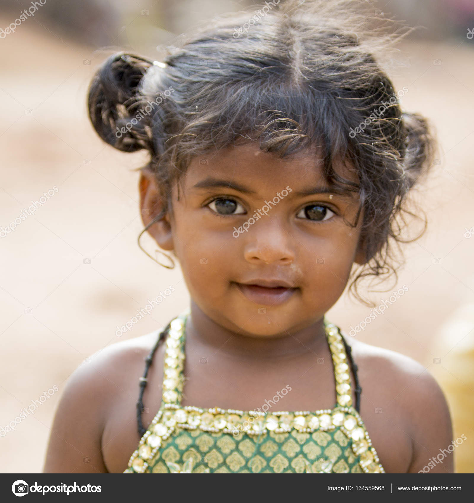 Editorial illustrative image. Poor kid smiling, India – Stock Editorial  Photo © CatherineL-Prod #134559568