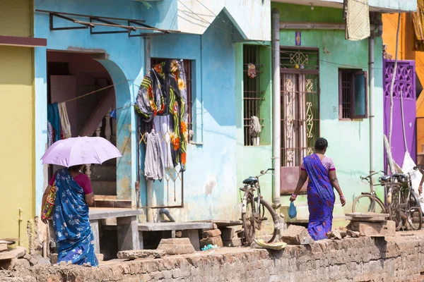 Editoryal açıklayıcı resim. Hint renkli ev