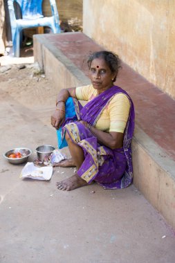 Editoryal açıklayıcı resim. Kötü işçi kadın Hindistan