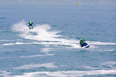 Belgesel yayın görüntü. Aşırı atlet rakip jet ski teknede