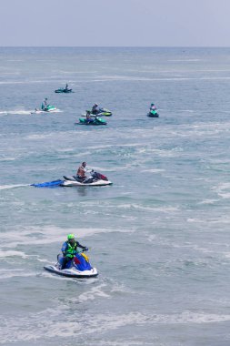 Belgesel yayın görüntü. Aşırı atlet rakip jet ski teknede