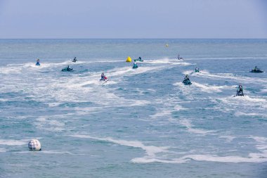Belgesel yayın görüntü. Aşırı atlet rakip jet ski teknede
