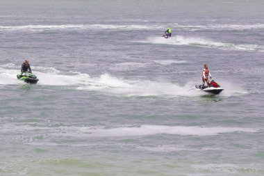 Belgesel yayın görüntü. Aşırı atlet rakip jet ski teknede