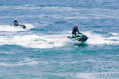 Belgesel yayın görüntü. Aşırı atlet rakip jet ski teknede