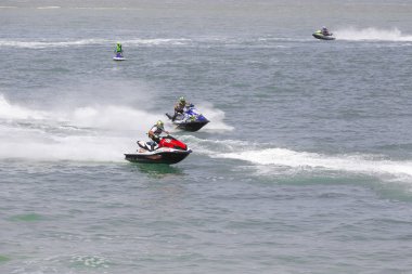 Belgesel yayın görüntü. Aşırı atlet rakip jet ski teknede