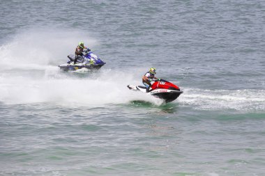 Belgesel yayın görüntü. Aşırı atlet rakip jet ski teknede