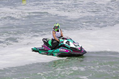 Belgesel yayın görüntü. Aşırı atlet rakip jet ski teknede