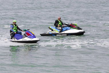 Belgesel yayın görüntü. Aşırı atlet rakip jet ski teknede