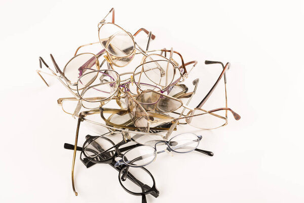 кучка очков для глаз
