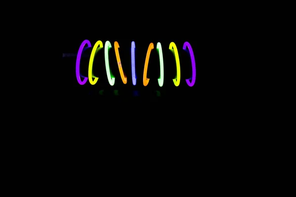 Armbanden gemaakt met glow sticks TL-lampen — Stockfoto