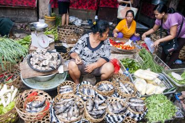 Belgesel yayın görüntü. Tipik Bali markette