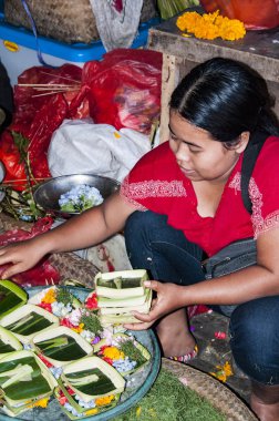 Belgesel yayın görüntü. Tipik Bali markette