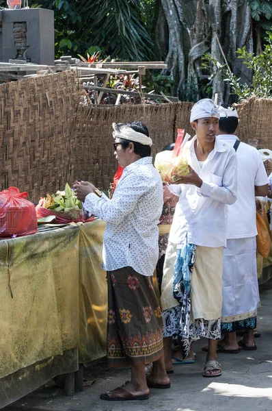 Belgesel yayın görüntü. Tapınak, din dua insanlar Hinduizm Budizm, Bali. Endonezya