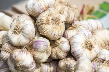 Dizeleri sarımsak piyasada