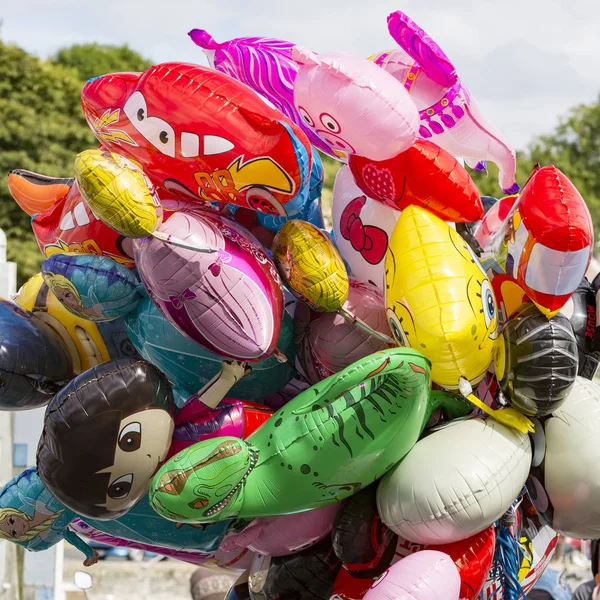Balonlar, renkli polka dot — Stok fotoğraf