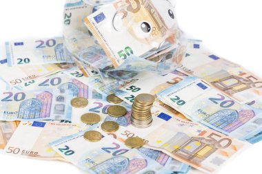 Fatura banknot euro ve sikke yığını