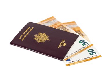 Avrupa Fransız pasaportu sayfaları arasında 100 euro faturaları banknotlar eklenen
