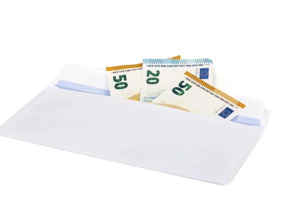 Busta bianca con pieno di banconote in euro su sfondo bianco. Concetto di corruzione e corruzione — Foto Stock