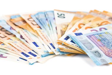 Avrupa Birliği para birimi euro banknot faturaları arka plan. 2, 10, 20 ve 50 euro. Kavram başarı zengin ekonomi. Beyaz arka plan üzerinde