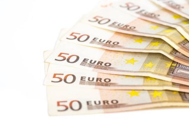 Beyaz arka plan üzerinde banknot 50 euro Avrupa para ile yapılan yarım daire