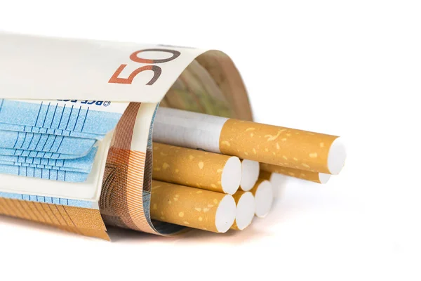 Euro banknot faturaları sigara ile