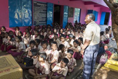 Belgesel yayın görüntü. Hükümet okulda toplantı