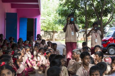 Belgesel yayın görüntü. Hükümet okulda toplantı
