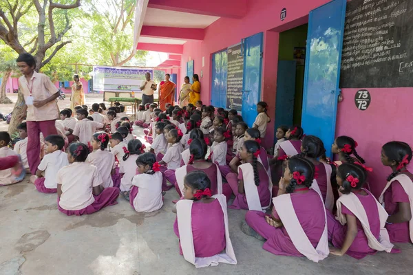 Belgesel yayın görüntü. Hükümet okulda toplantı